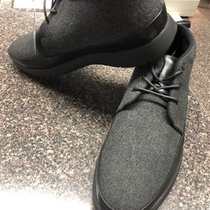 Men’s Stacy Adams “Hartley” charcoal boots.